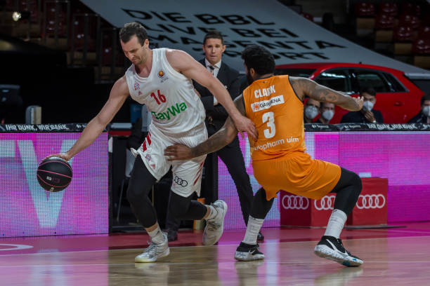 中国国足需 中国国足需