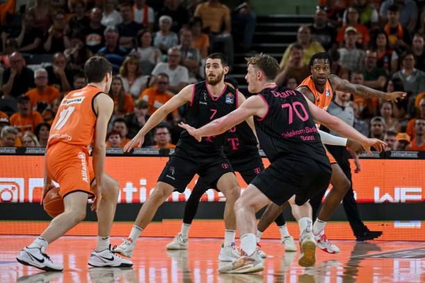 上防守型球 上防守型球